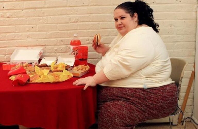 Ο άντρας μου με χώρισε γιατί σφήνωσα στην καρέκλα της ταβέρνας