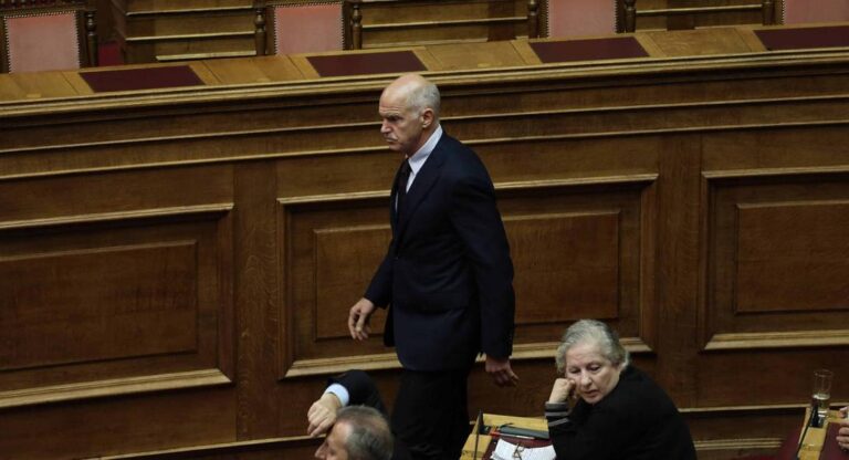Βουλή-μίλησε και ο ΓΑΠ: «Η Δημοκρατία απειλείται ξανά»