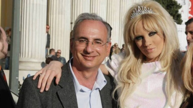 Αρχική Gossip Κόλαφος η Τζούλια Αλεξανδράτου για τον πατέρα της: «Μου έπαιρνε χρήματα, με χώρισε από τη μητέρα μου»