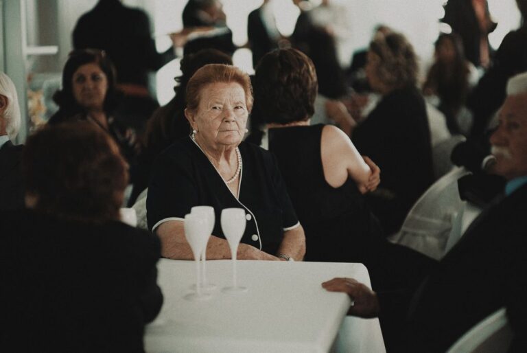 Ο Παύλος Γλύξμπουργκ μάς… θύμισε τα ελληνικά έθιμα του πένθους που είχαμε ξεχάσει