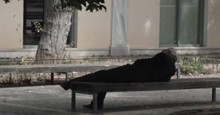 Βόλος: Του έκανε έξωση ο ίδιος του ο γιος – Στο δρόμο 85χρονος μετά το θάνατο της συζύγου του