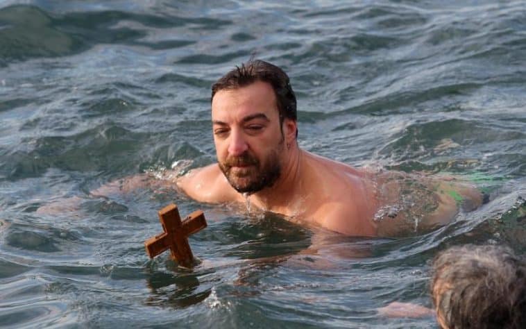 Μιχάλης Αποστολίδης – Αυτός είναι ο 39χρονος που έπιασε τον Σταυρό στον Θερμαϊκό