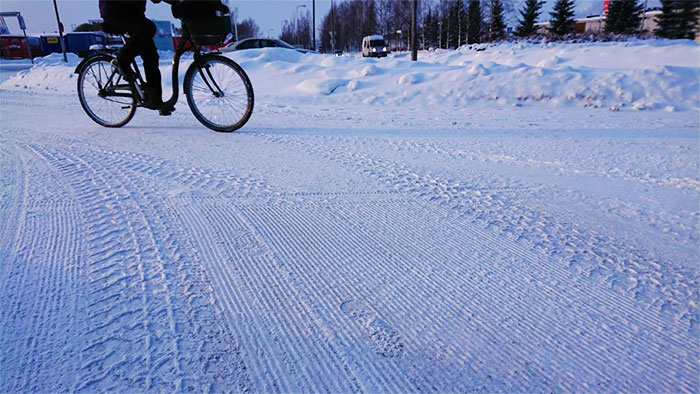 students bicycle school winter snow oulu finland 6 5c6412fa7f8bd 700