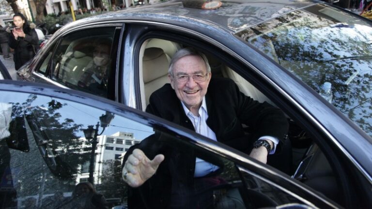 Αργοσβήνει ο τέως Βασιλιάς Κωνσταντίνος; «Συζητάμε για το χειρότερο»