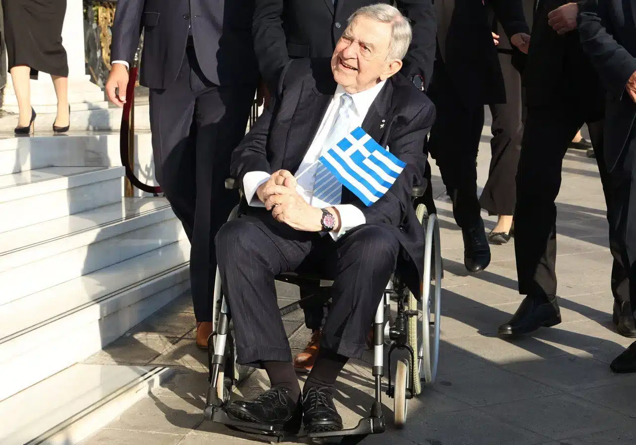 thrinos nekros o teos vasilias konstantinos tha tafei dipla sti mitera toy freideriki sto tatoi 5