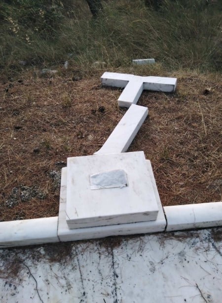 thrinos nekros o teos vasilias konstantinos tha tafei dipla sti mitera toy freideriki sto tatoi 8