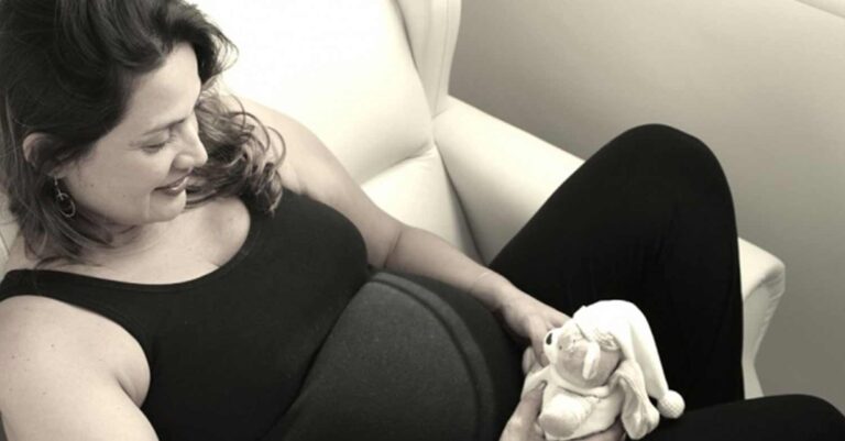 Αυτή είναι η καλύτερη ηλικία για να γίνει μια γυναίκα μητέρα σύμφωνα με επιστήμονες