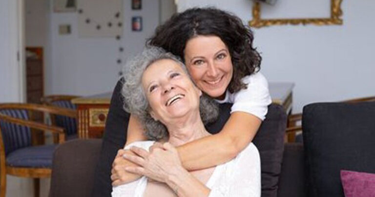 Η πρώην πεθερά μου, μου στάθηκε σαν δεύτερη μάνα όταν χώρισα με το γιο της και εξακολουθεί να με αγαπά και να με στηρίζει.