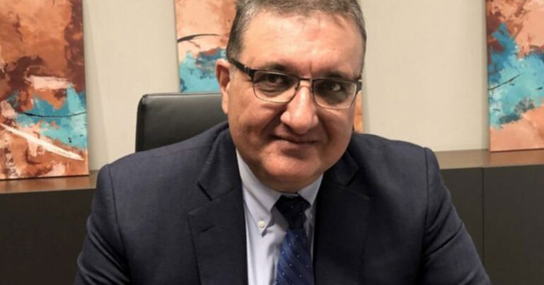 Εξαδάκτυλος: «Επαναφορά μάσκας σε σχολεία και κλειστούς χώρους»