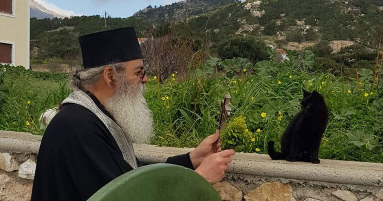 Κάρπαθος, Θεοφάνεια: Ο πατήρ Καλλίνικος ευλόγησε και ζωάκια