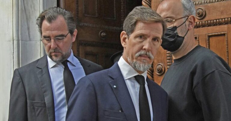Τέως βασιλιάς Κωνσταντίνος: Στη Μητρόπολη για τις λεπτομέρειες της κηδείας οι γιοι του, Νικόλαος και Παύλος
