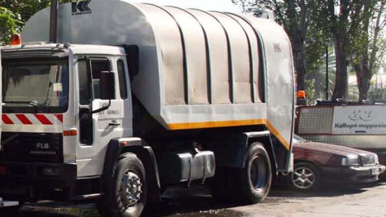 Ξυλόκαστρο: Αυτοκίνητο έπεσε σε απορριμματοφόρο – Νεκρή μια υπάλληλος καθαριότητας