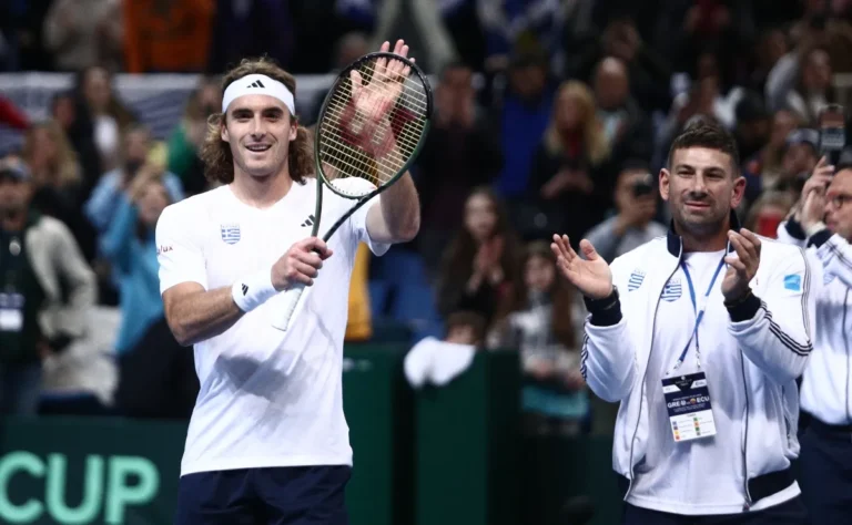 Davis Cup: Ο Στέφανος Τσιτσιπάς έστειλε την Ελλάδα στην 1η κατηγορία μετά από 19 χρόνια! Κέρδισε με 2-0 σετ τον Αντράντε