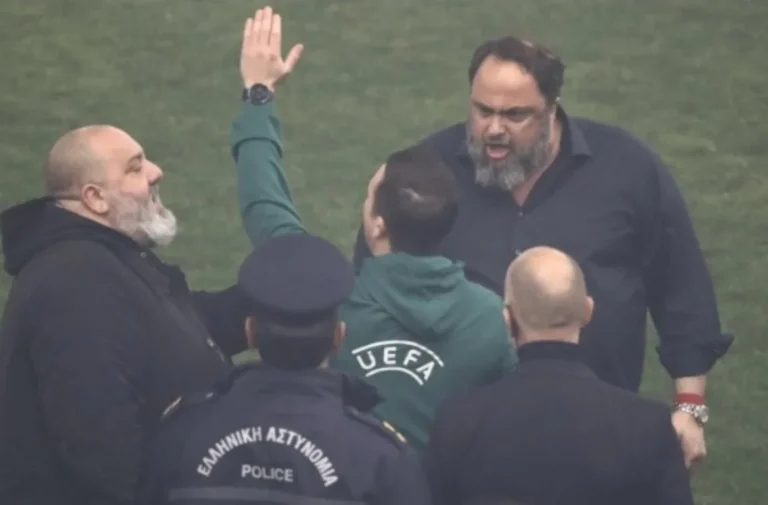 «Φωτιά» στο «αιώνιο» ντέρμπι μετά από ακυρωθέν γκολ του Ολυμπιακού – Κατέβηκε στο γήπεδο οργισμένος ο Μαρινάκης