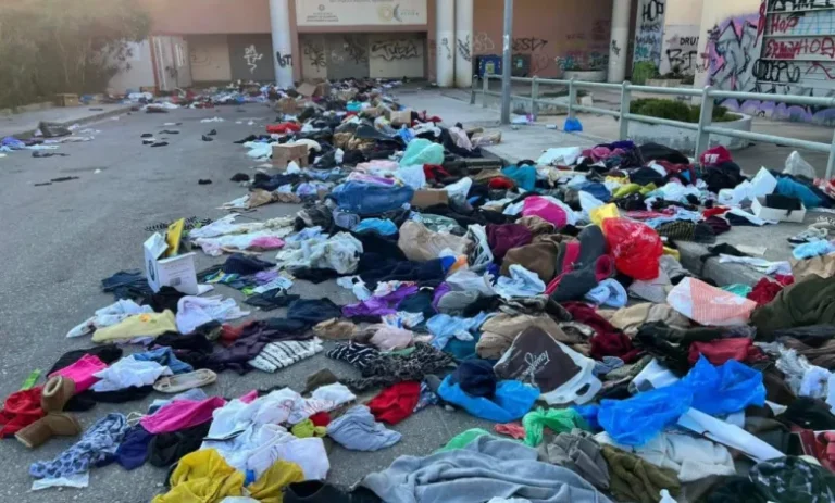 Έλεος! Έκαναν… σκουπίδια την αλληλεγγύη των πολιτών στους σεισμοπαθείς