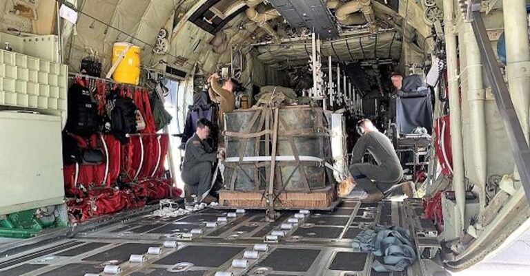 Σεισμός Τουρκία: Αναχωρεί από Ελευσίνα C-130 με 21 πυροσβέστες, σωστικό όχημα και σκύλους