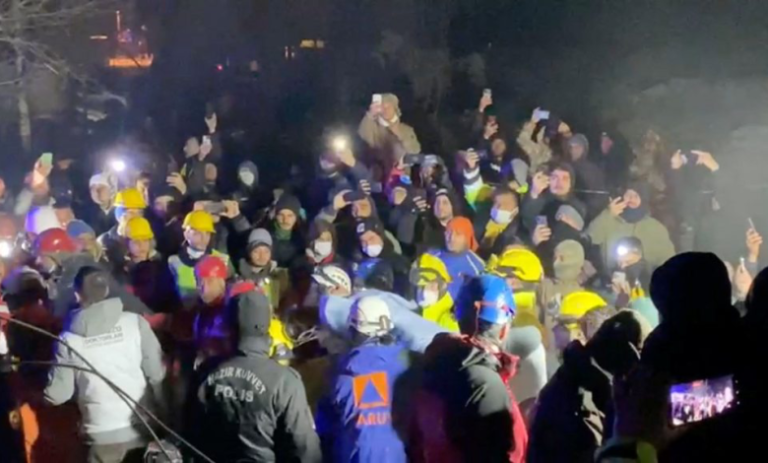 «Θαύμα»: Έσωσαν δύο γυναίκες μετά από 122 ώρες στα ερείπια