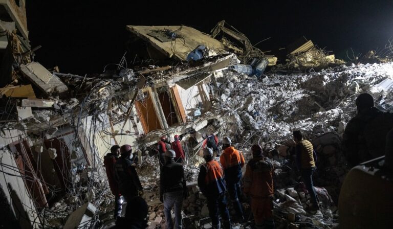 Νέοι απανωτοί σεισμοί 6.4, 5.8 και 5.2 ρίχτερ στην Τουρκία