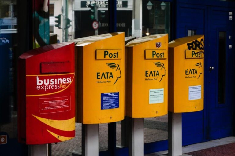 Άνοιξε τον φάκελο στα ΕΛΤΑ και είδε ότι επιστρατεύεται το αυτοκίνητό του