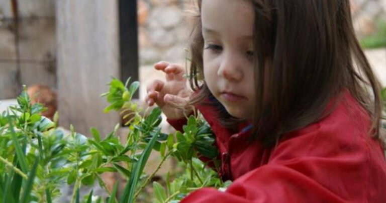 «Από την πρώτη στιγμή μου φάνηκε παράξενη η αναισθησιολόγος» λέει η μητέρα της Μελίνας που πέθανε σε επέμβαση ρουτίνας