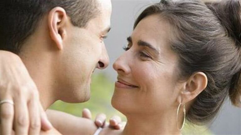 «Από τότε που πέθανε η σύζυγός μου κοιμάμαι με τη μητέρα της επειδή μου τη θυμίζει» – Η εξομολόγηση του Άκη