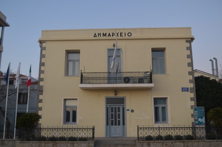 Δήμαρχος επέβαλε στέρηση τριών μισθών σε εργαζόμενο και τον εξύβρισε