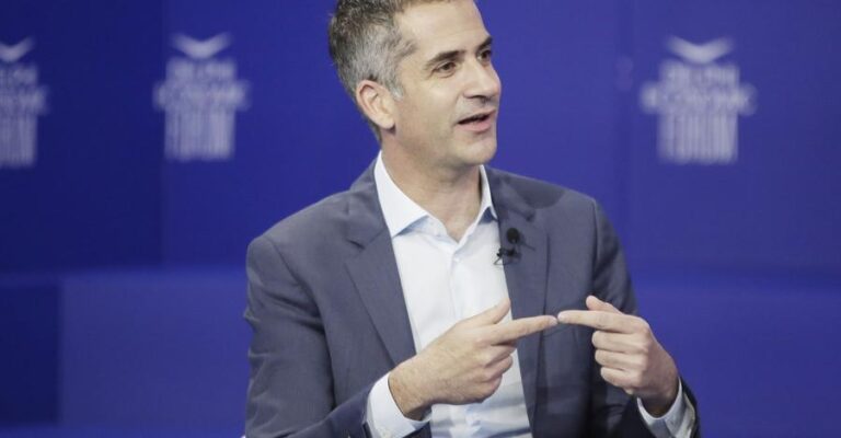 Δήμος Αθηναίων – Καταγγελία: Fast track απολύσεις Μπακογιάννη – «Δυστυχώς, δεν είχαν κάρτα ΝΔ»