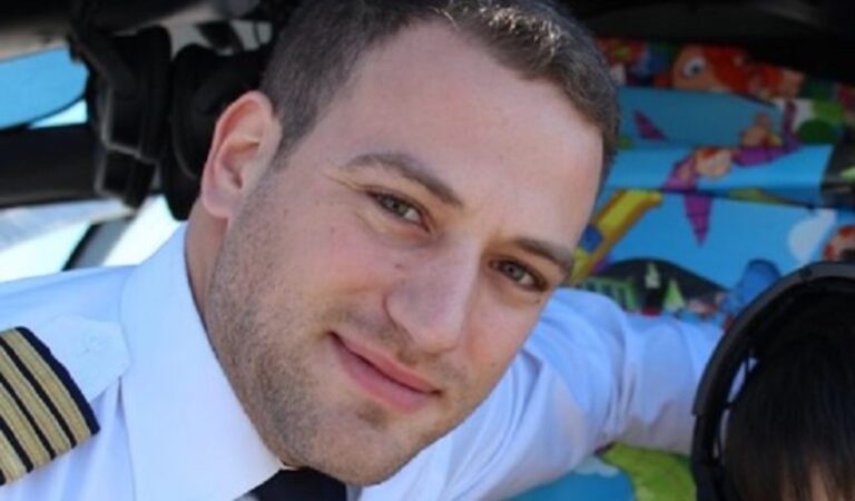 Δουλεύει στις φυλακές και διαβάζει για τις Πανελλήνιες ο Μπάμπης Αναγνωστόπουλος  