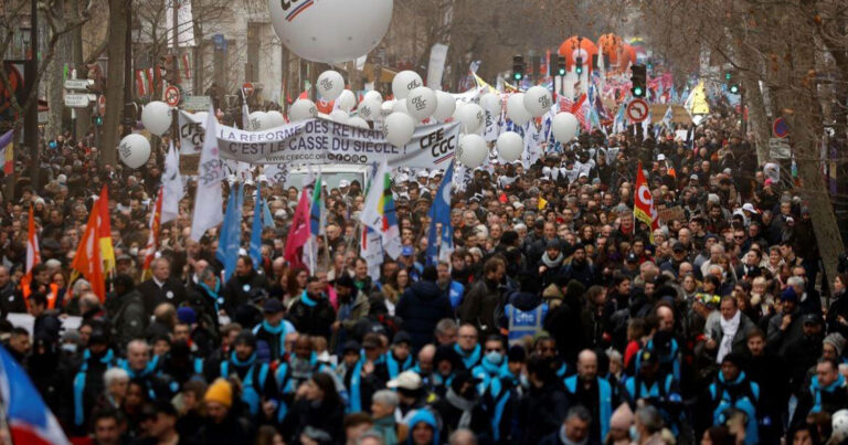 Εκατομμύρια στους δρόμους του Παρισιού και άλλων πόλεων της Γαλλίας κατά της μεταρρύθμισης του συνταξιοδοτικού