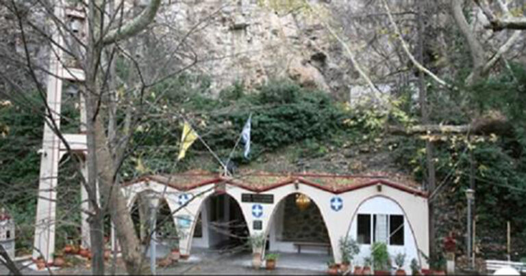 Αγία Παρασκευή – Τέμπη: Το θαυματουργό αγίασμα και η μεγάλη γιορτή της Ορθοδοξίας