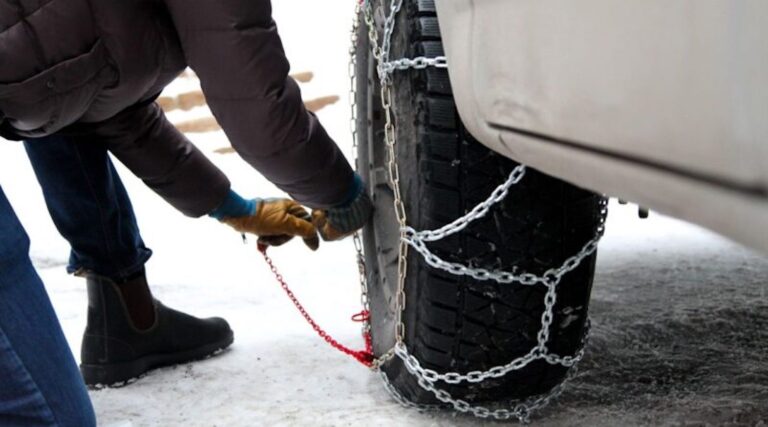 ΕΛΑΣ: Άρση της υποχρέωσης εφοδιασμού των οχημάτων με αντιολισθητικά μέσα στην Αττική