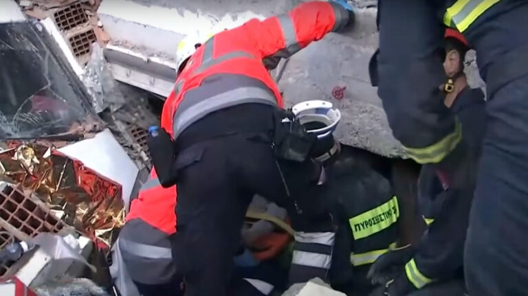 Τουρκία: Η ΕΜΑΚ βρήκε ζωντανή 24χρονη κοπέλα στην Αντιόχεια