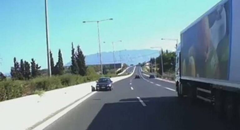 «Σούπερ- γιαγιά» μπήκε ανάποδα στην εθνική οδό, προκάλεσε τροχαίο και το έσκασε