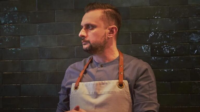 Σεισμός στην Τουρκία: Βραβευμένος σεφ έκλεισε το εστιατόριό του και μαγειρεύει για τους άστεγους στο Χατάι