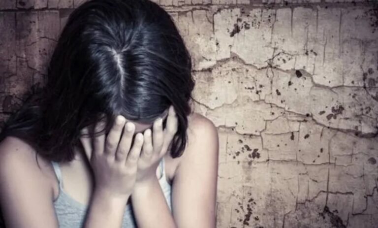 Φρίκη για 21χρονη στον Κεραμεικό – Την έριξε στο δρόμο, την έγδυσε και πήγε να τη βιάσει