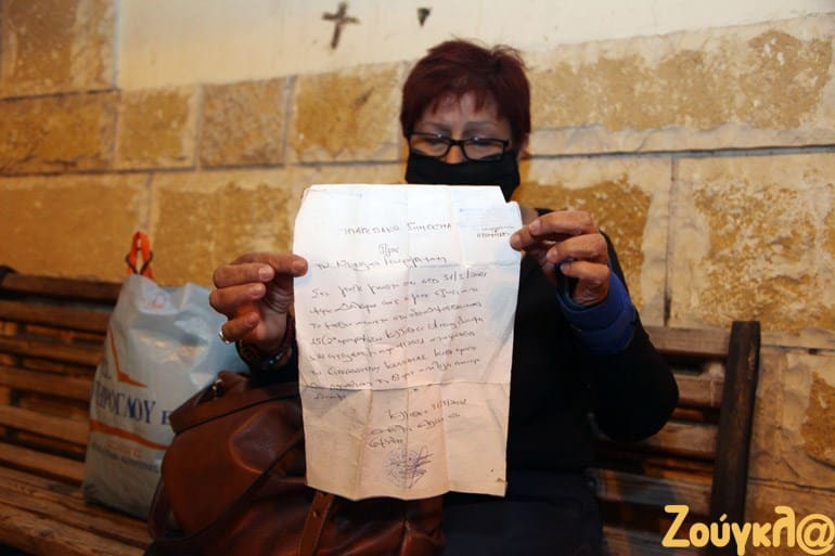Kαλλιθέα: Την πέταξαν στο δρόμο όταν πέθανε ο άντρας της και κοιμάται στα παγκάκια 2 image 1 3