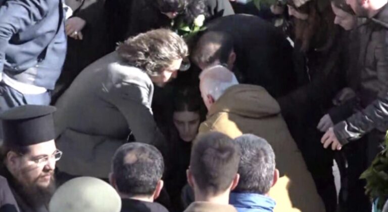 Κατέρρευσε η αρραβωνιαστικιά του Τσιτλακίδη πάνω από τον τάφο