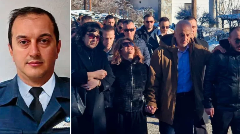Συντετριμμένοι οι γονείς του σμηναγού Τσιτλακίδη στο τελευταίο αντίο