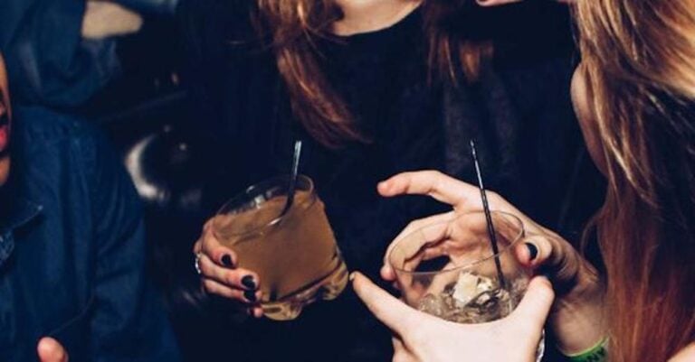 Πετρούπολη: Εντοπίστηκαν οι δύο Ρομά που βίασαν 28χρονη σε τουαλέτα μπαρ