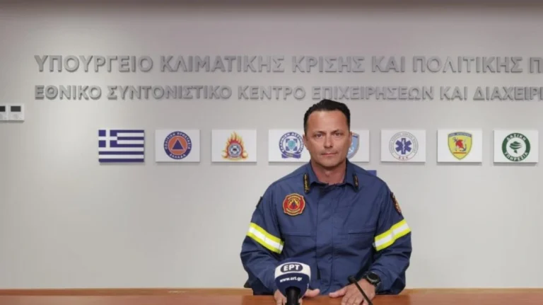 Σύσταση Πυροσβεστικής για την κακοκαιρία: Οι εργαζόμενοι να πάνε για δουλειά μετά τις 10 το πρωί