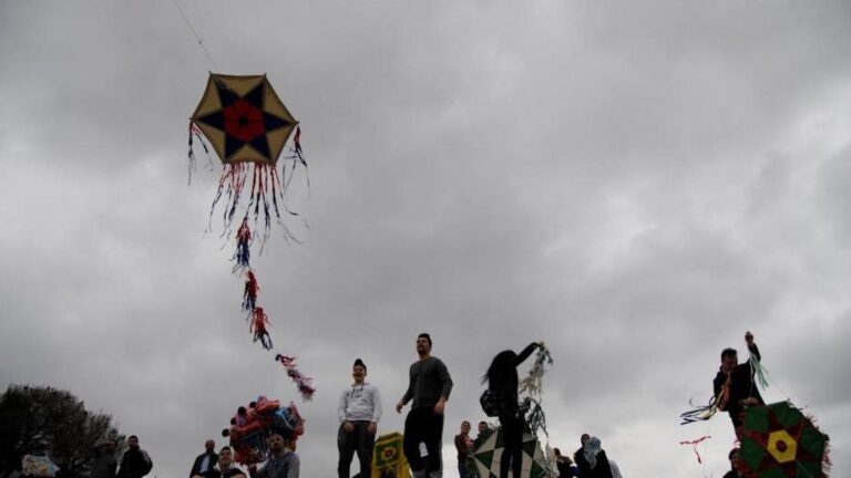 Πού θα βρέχει την Καθαρά Δευτέρα: Οι περιοχές που «δίνουν» Μαρουσάκης, Γιαννόπουλος