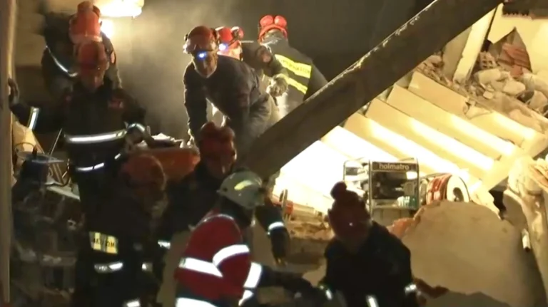 Σεισμός στην Τουρκία: Η ΕΜΑΚ κέρδισε άλλη μία μάχη, ζωντανή βγήκε από τα συντρίμμια 20χρονη