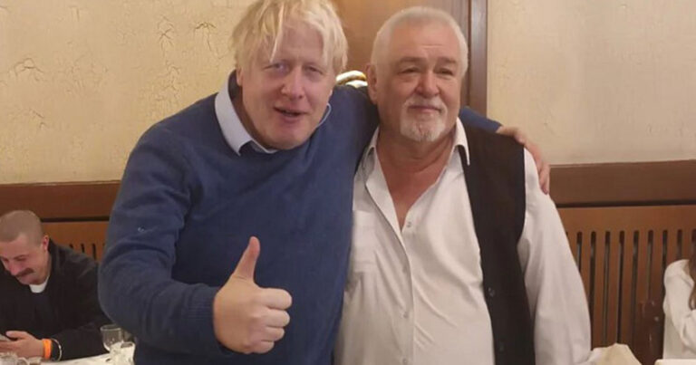 Σε ψησταριά για κρεατικά στα Καλάβρυτα o Μπόρις Τζόνσον