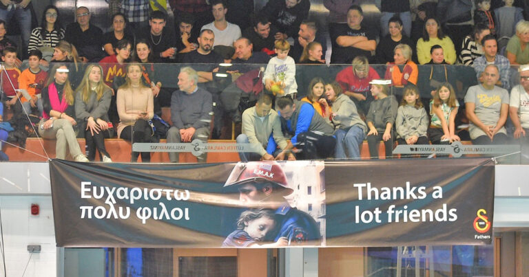 Σεισμός στην Τουρκία: Το συγκινητικό «ευχαριστώ» των οπαδών της Γαλατασαράι για την ελληνική βοήθεια