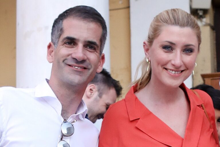 «Χρυσοχαίρα» η Σία Κοσιώνη: Η αποκάλυψη του Κώστα Μπακογιάννη για την συνταγή της συζύγου του που δεν μπορεί να αντισταθεί