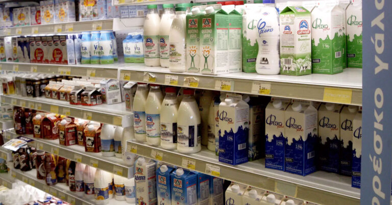 «Μην αγοράζετε γάλατα, τυριά και γιαούρτια»: Το  ΙΝΚΑ «κήρυξε» μποϊκοτάζ στις γαλακτοβιομηχανίες