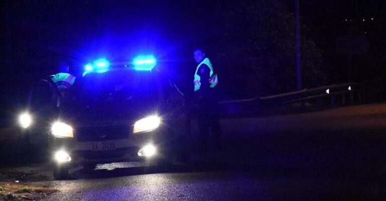 Θεσσαλονίκη: 8χρονος πήρε τηλέφωνο το «100» όταν η μητέρα του λιποθύμησε στο τιμόνι ενώ οδηγούσε 