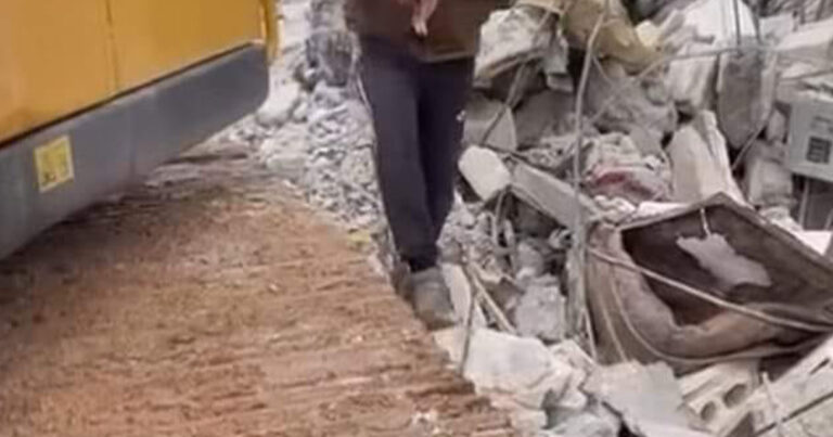 Η Αυτοθυσία Της Μάνας!