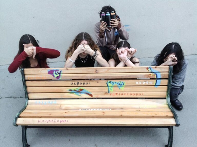 «Το Παγκάκι της Φιλίας»: Μια πρωτοβουλία για να μην μένει κανένα παιδί μόνο του στο διάλειμμα