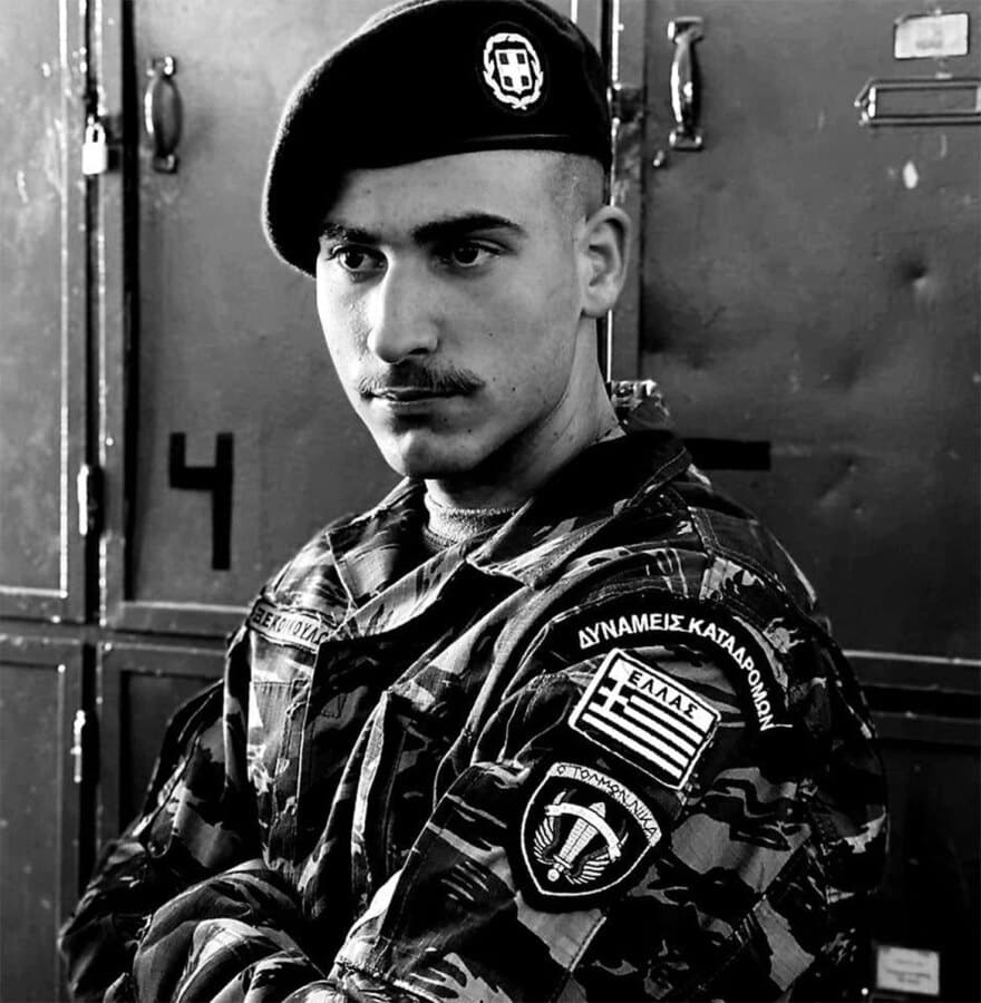 «Εμείς πάντα θα είμαστε μαζί γιε μου»: Ραγίζουν καρδιές τα λόγια του πατέρα του στρατιώτη που σκοτώθηκε σε τροχαίο 3 troxaio_14